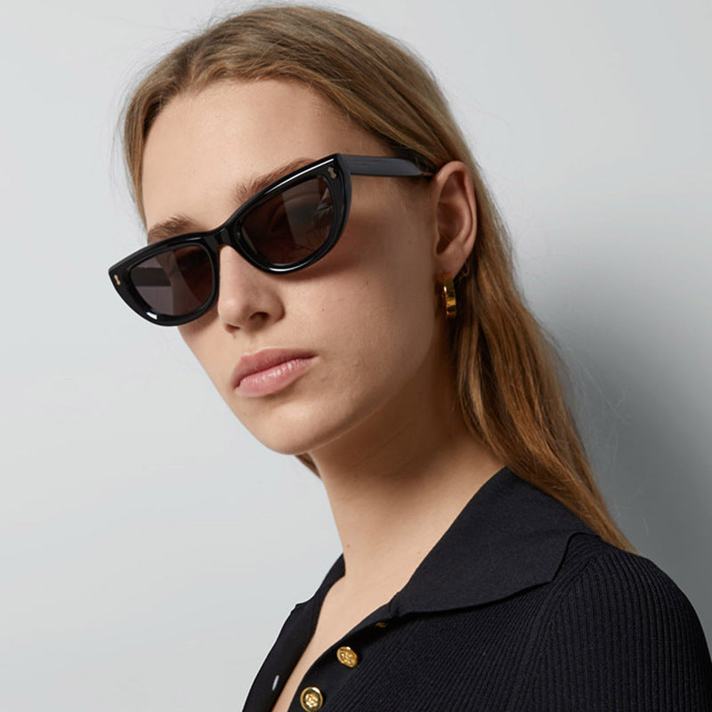 Damen Cat-Eye Sonnenbrille mit transparentem Rahmen und braunen Gläsern Karnz