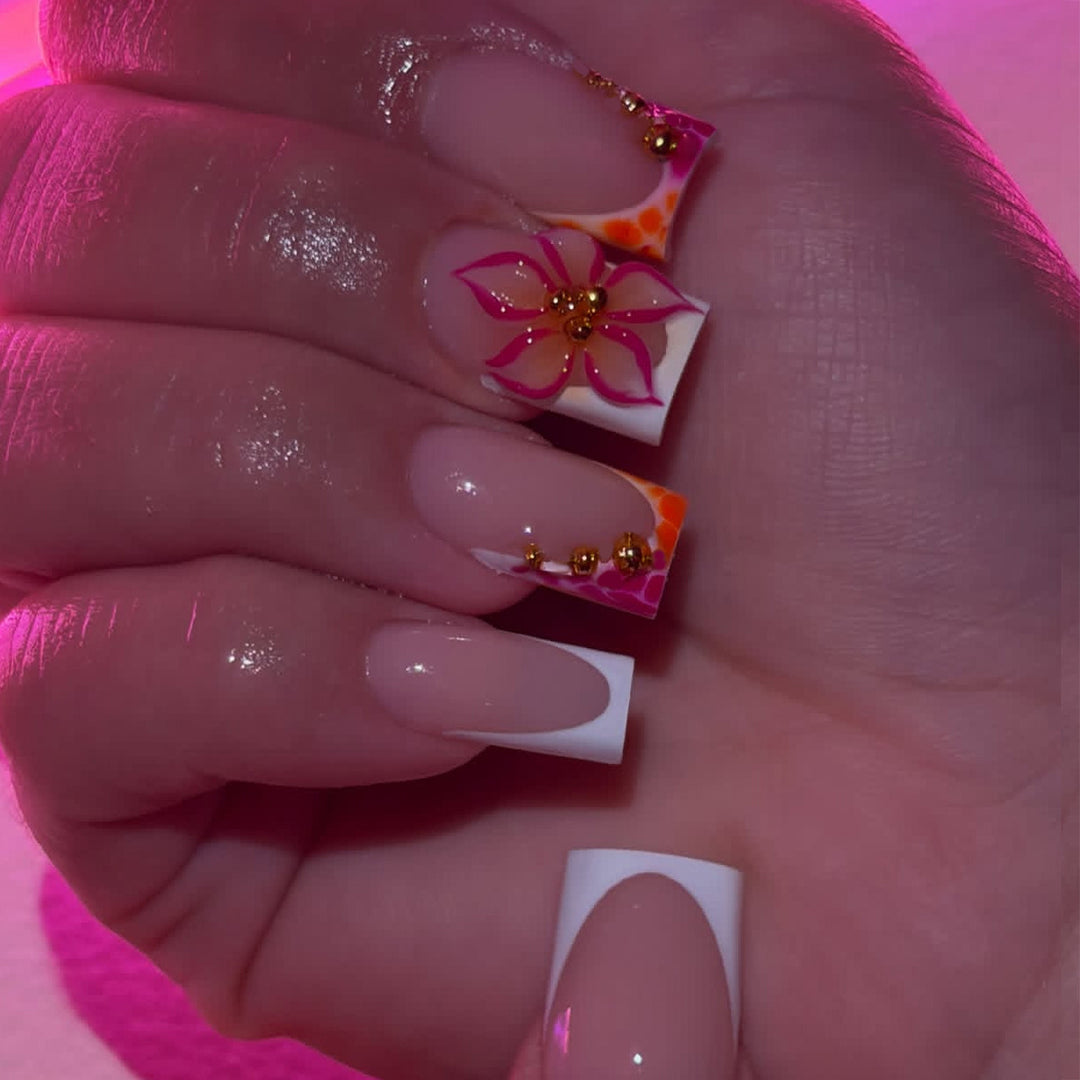 Künstlerische Nagelkunst