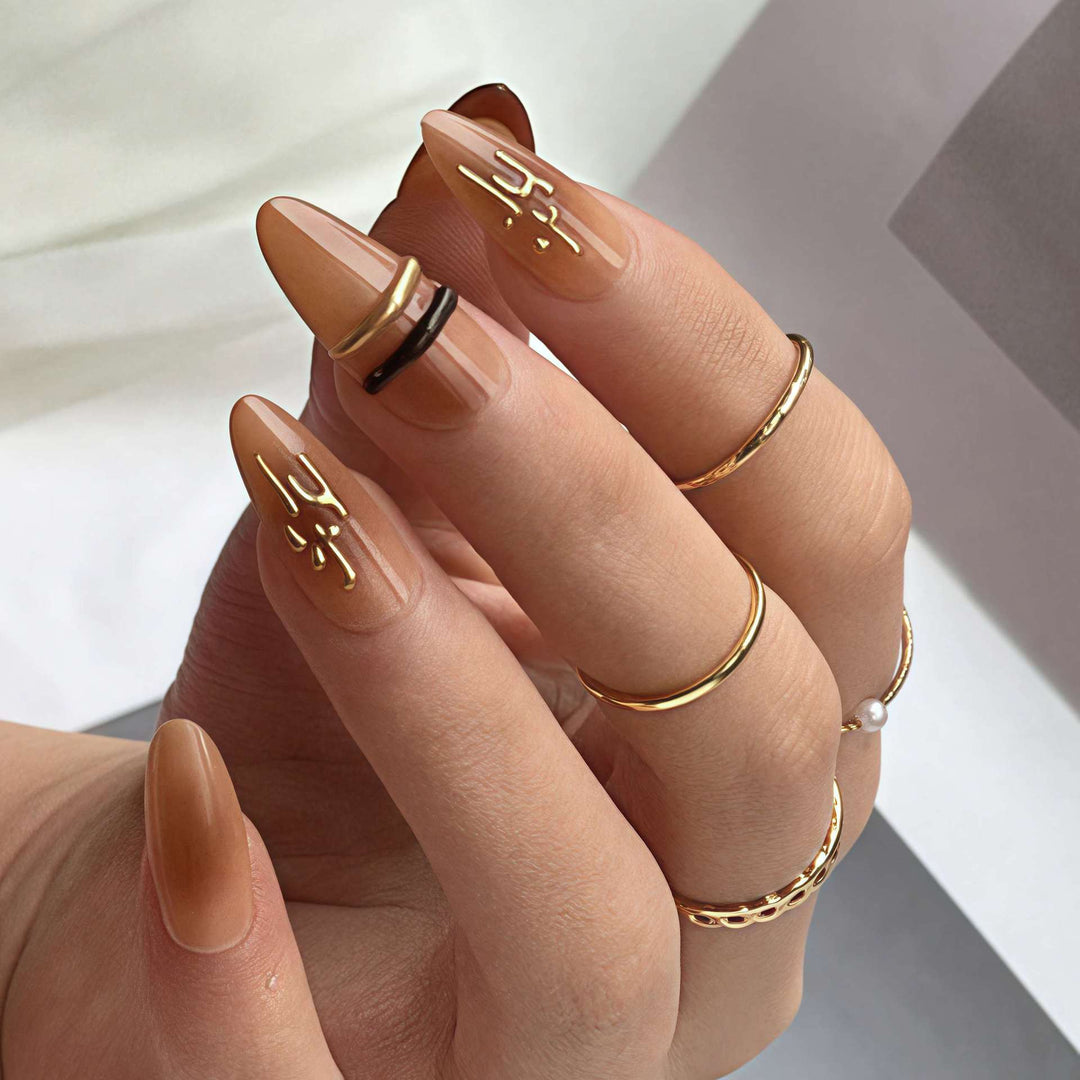 Elegante Ombre Press-On Nagelspitzen mit metallischen Akzenten Karnz