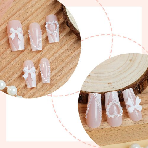 Kunstnagelset mit filigranen Herzen und Schleifenverzierungen Karnz