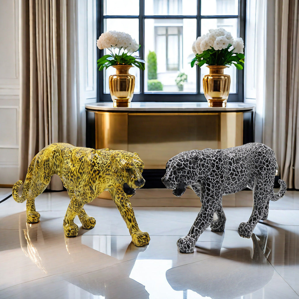 Dekorative Leopardenfigur aus Kunstharz Karnz