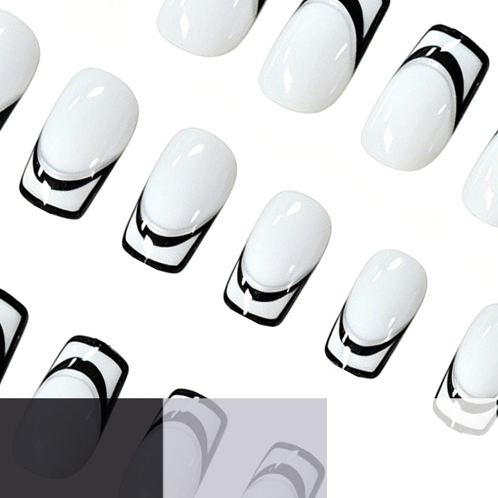 Elegante geometrische Nagelkunst Karnz
