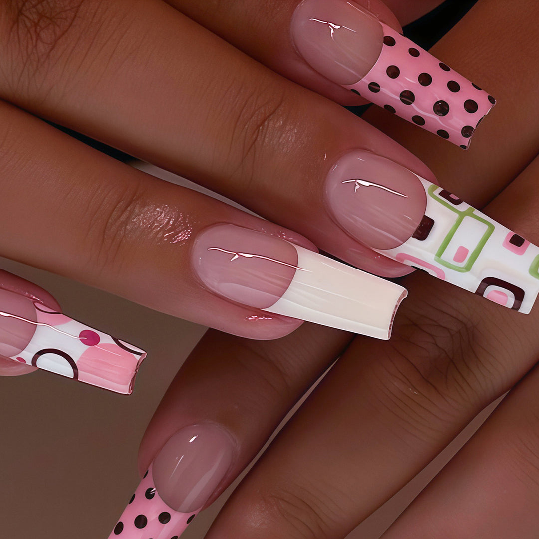 Dekorative lange Press-On Nagelkunst Tipps Karnz