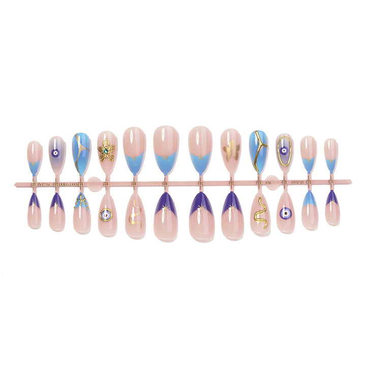 Künstlerische Press-On Nagelkunst Kollektion Karnz