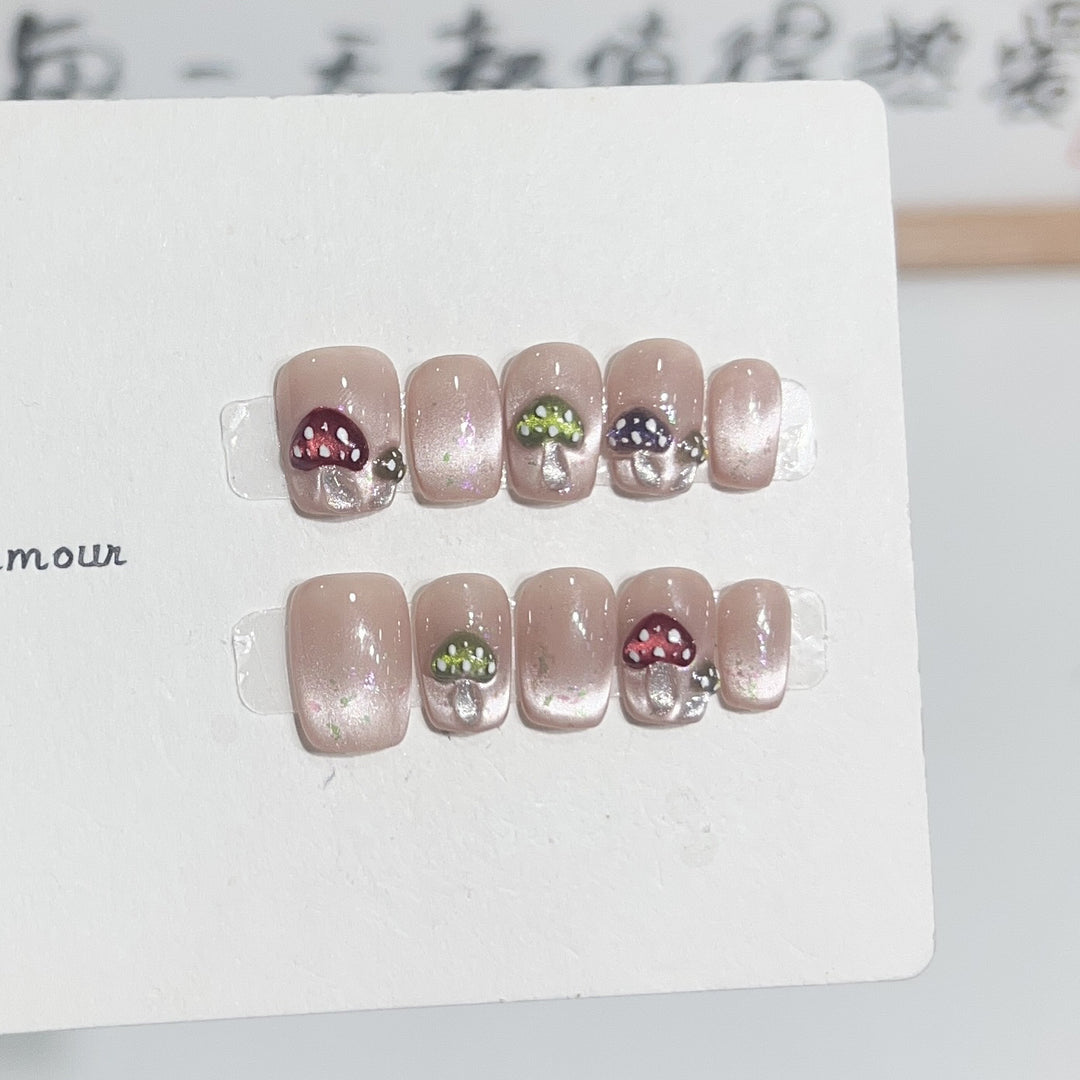 Künstlerisches Press-On Nagelset mit verspielten Pilzdesigns Karnz