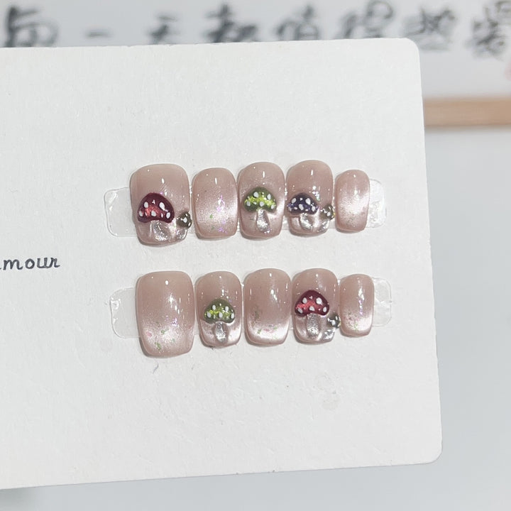 Künstlerisches Press-On Nagelset mit verspielten Pilzdesigns Karnz