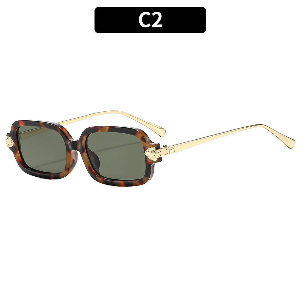 Hochwertige winkelige Sonnenbrille mit goldenen Akzenten