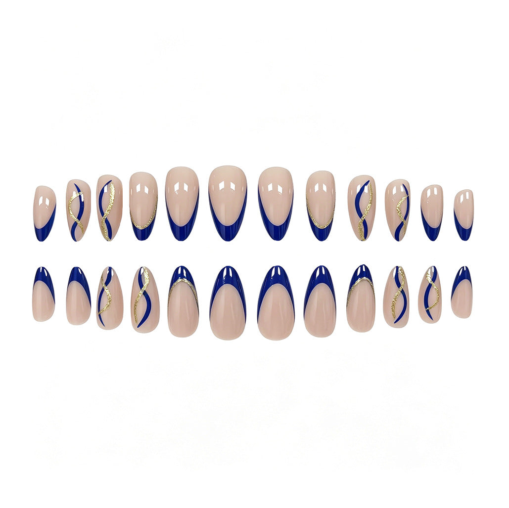 Künstlerische French Tip Nagelverstärkungen Karnz