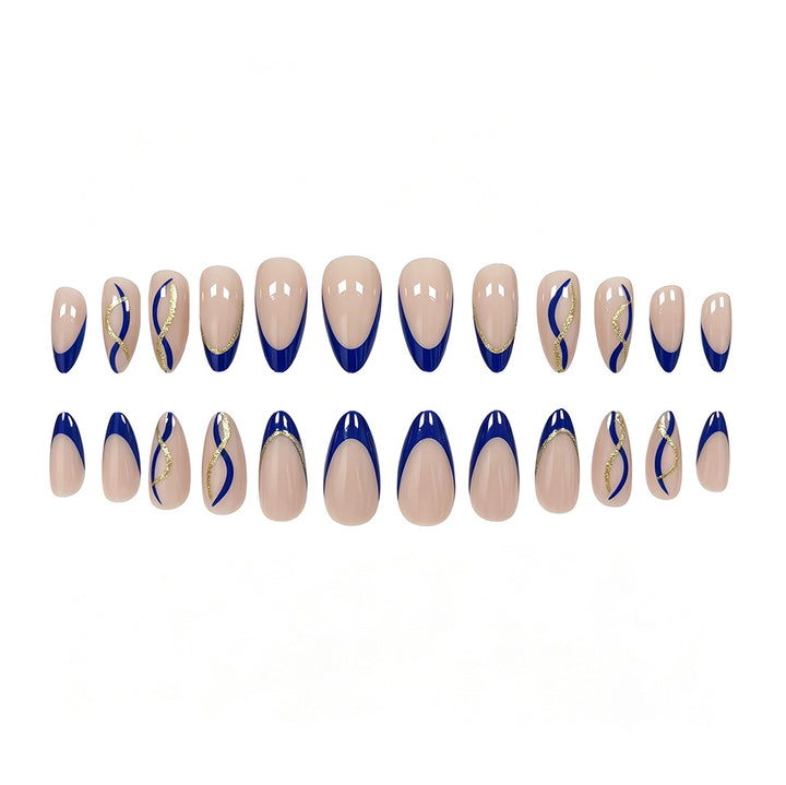 Künstlerische French Tip Nagelverstärkungen Karnz