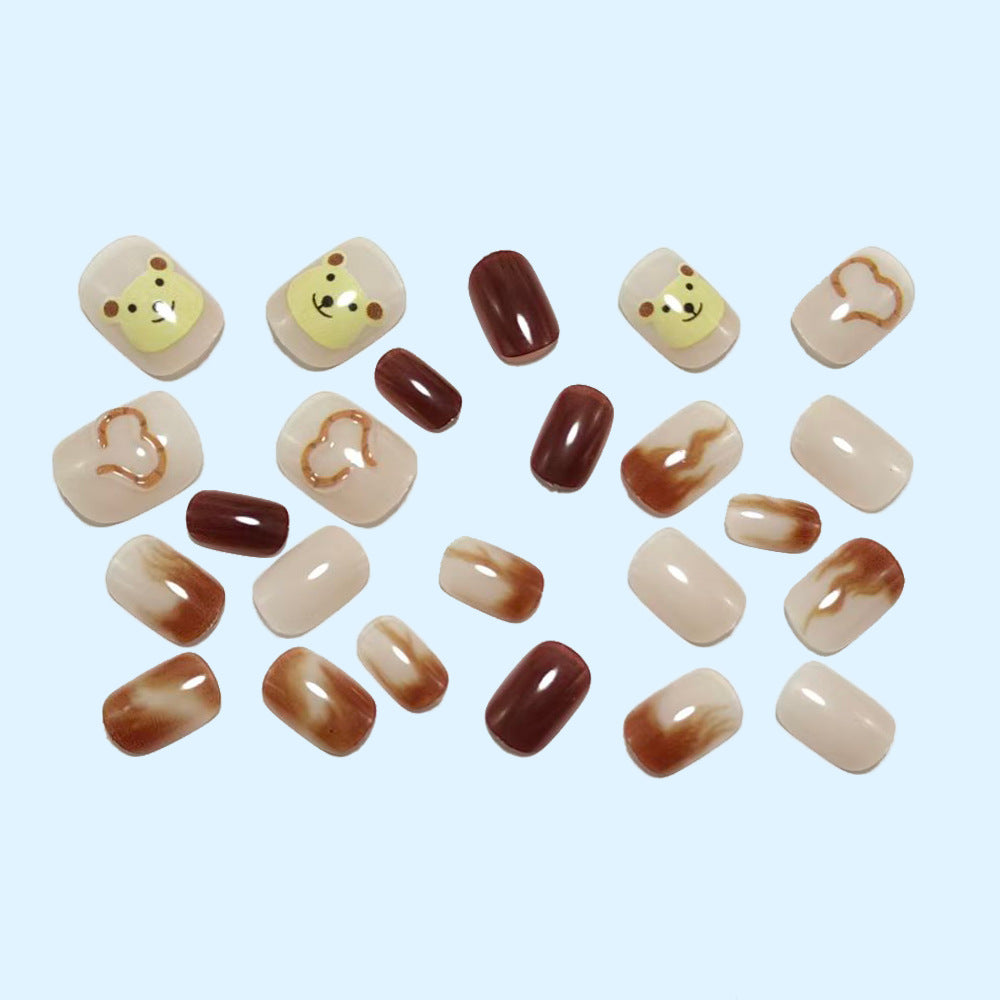 Kunstnägel mit Süßem Bärenmotiv und Marmoriertem Design Karnz