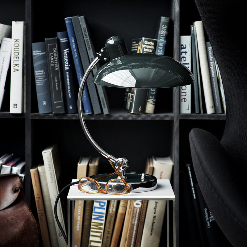 Moderne verstellbare Schreibtischlampe