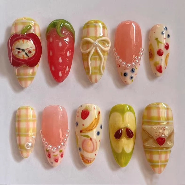 Kunstnagelset mit fröhlichen Obst- und Blumenmotiven Karnz