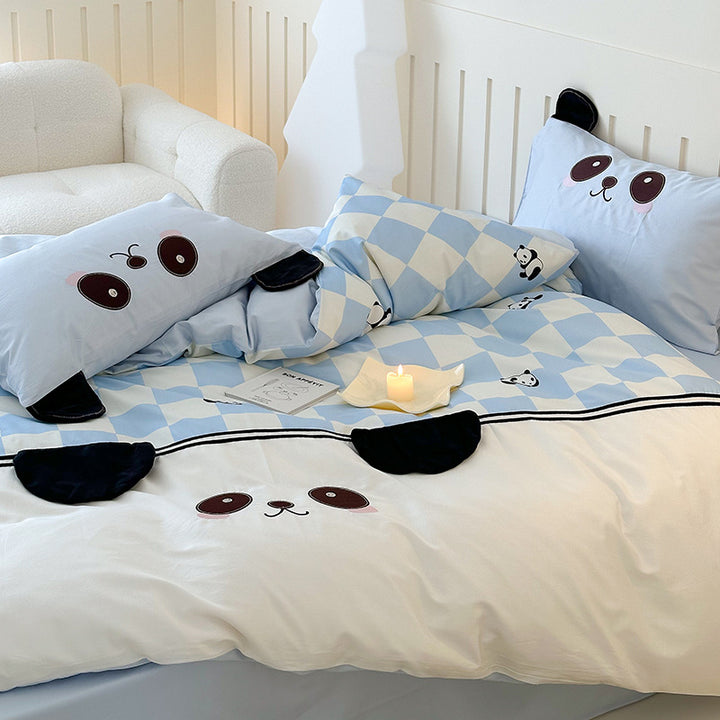 Kinder-Bettwäschegarnitur mit Karo-Muster, gesticktem Panda‑Gesicht und dreidimensionalen Ohrapplikationen
