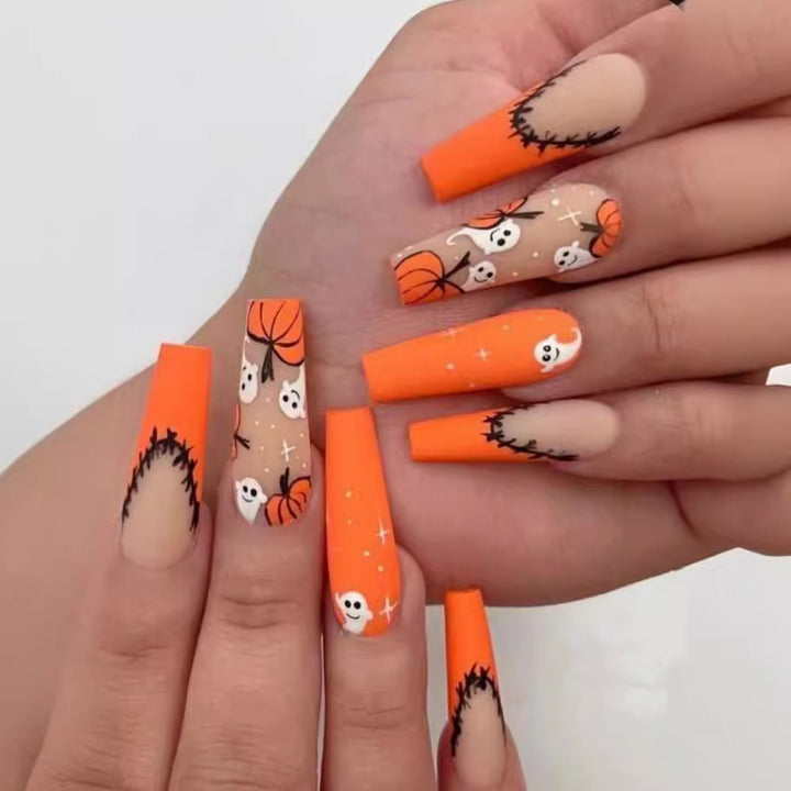 Künstlerisches Press-On Nageldesign mit Tropfeneffekt Karnz