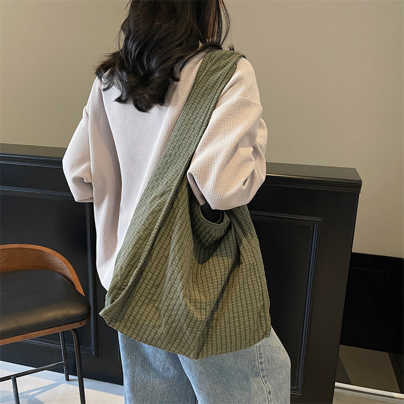 Texturierte Alltags-Hobo-Tasche Karnz