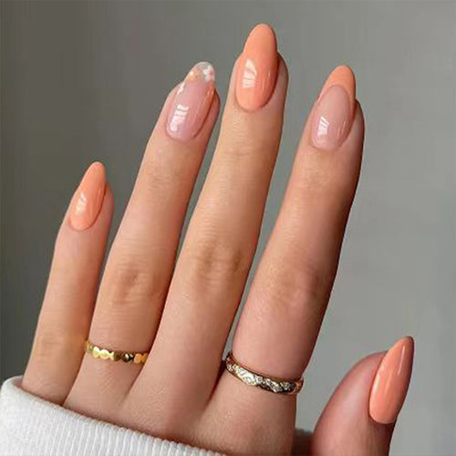 Kunstvolle Nagelkunst mit eleganten Akzenten Karnz