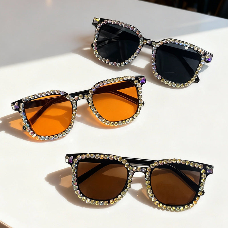 Kristall-verzierte Katzenaugen-Sonnenbrille Karnz