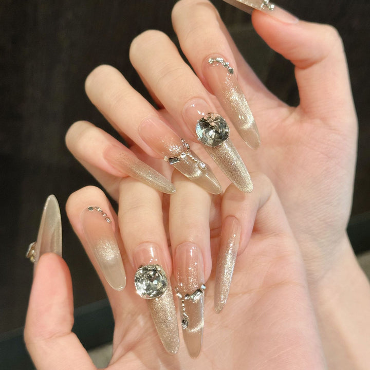 Glamouröse lange Stiletto Press-On Nägel mit Strassakzenten