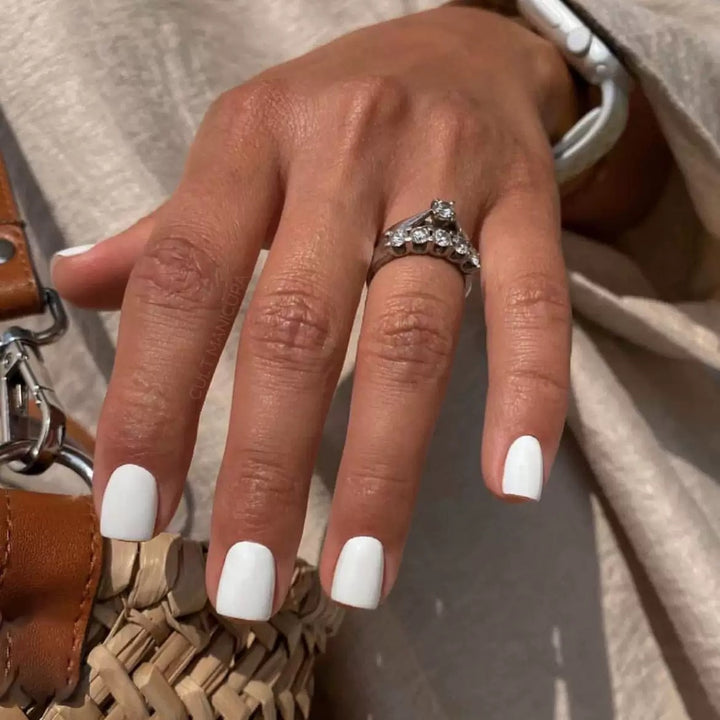 Kunstnagelset mit elegantem Hochglanz-Finish und pflegeleichter Oberfläche Karnz