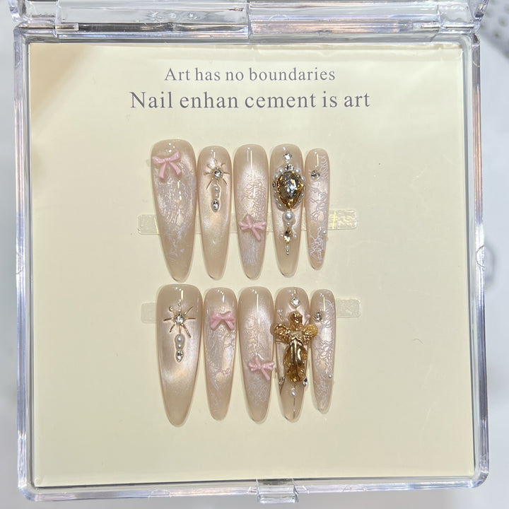 Dekorativer Press-On Nail Set mit Kristallakzenten