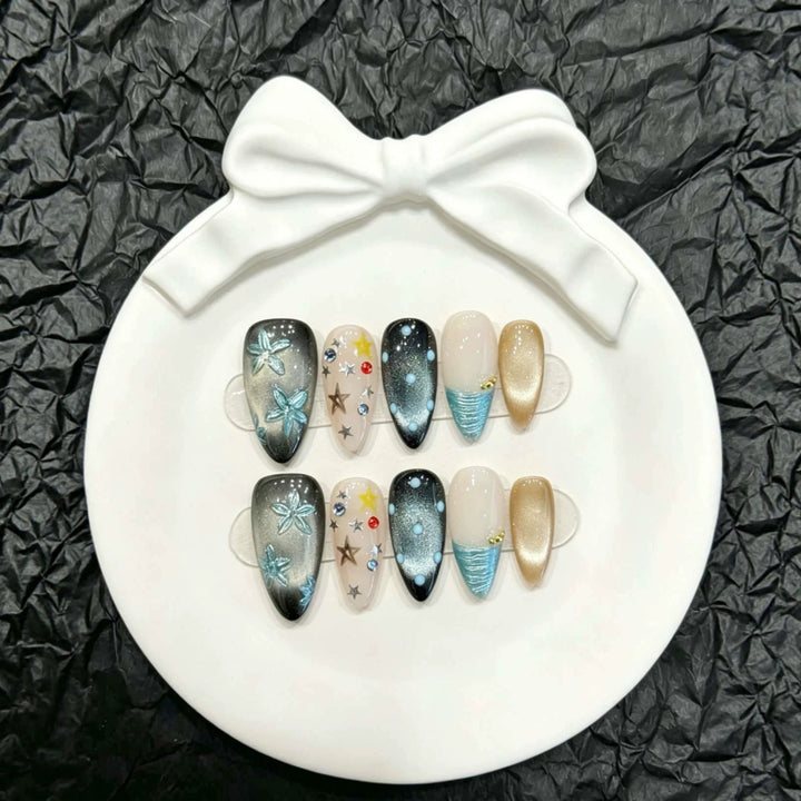 Künstlerisches Nagelkunst-Set mit Design des Sternenhimmels
