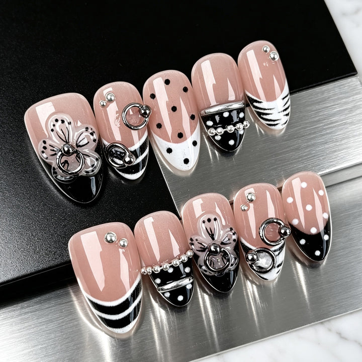 Stylisches Nail Art Press-On Set