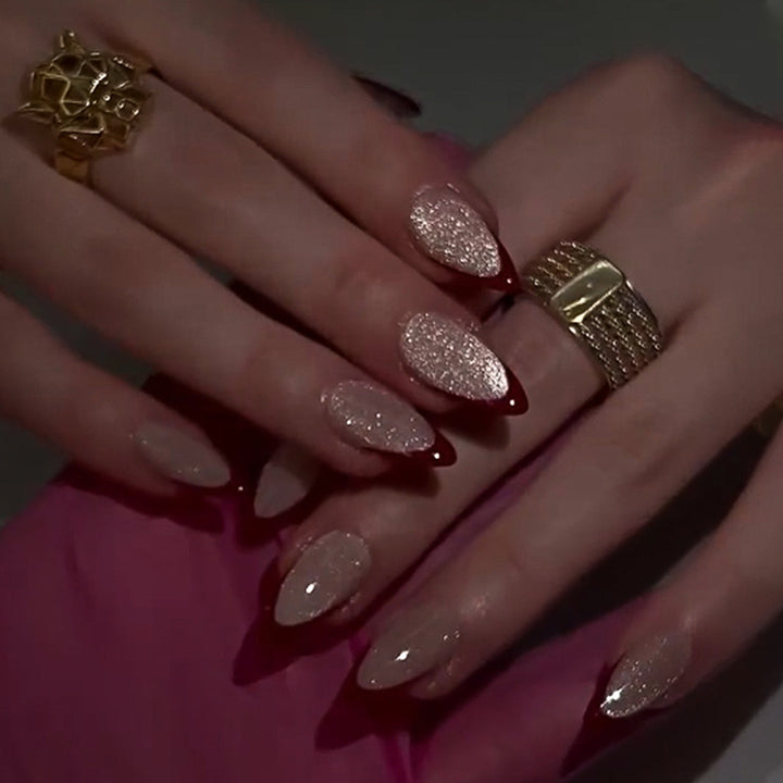 Künstliche Stiletto-Nägel mit glitzernden Spitzen Karnz