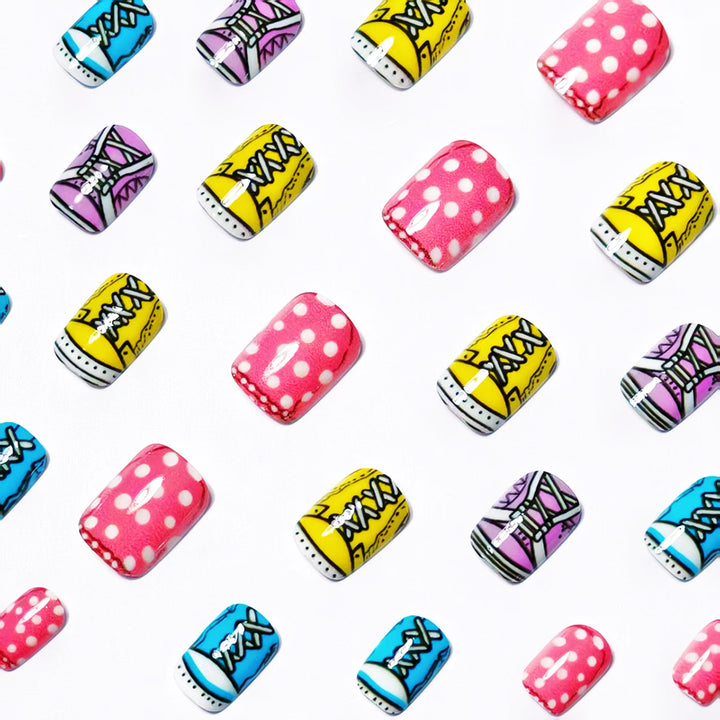 Kreative Sneaker Nageldesign Karnz