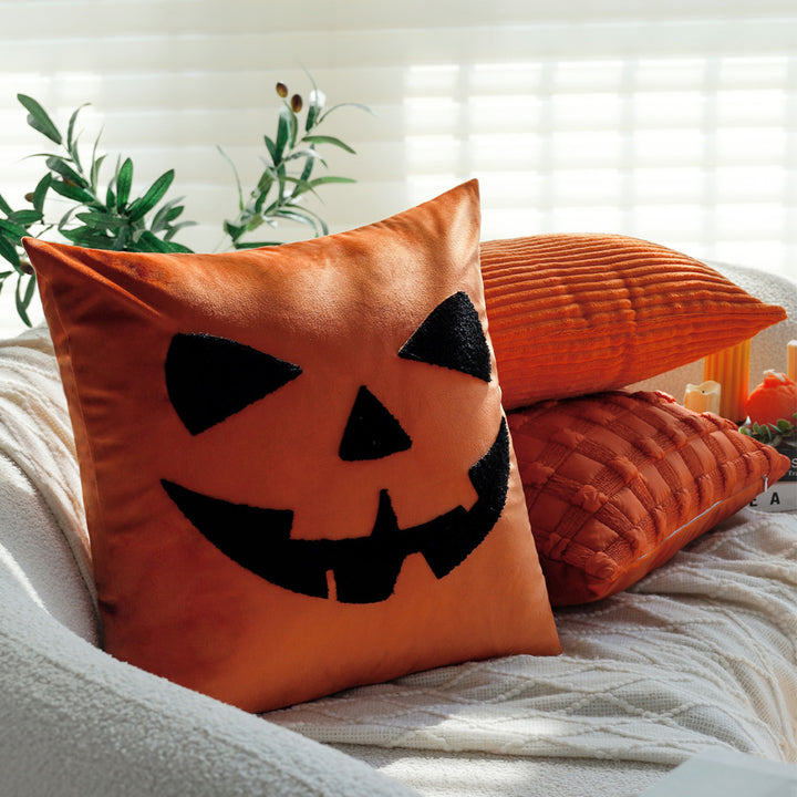 Quadratischer Kissenbezug mit Halloween‑Kürbis‑Tufting und weichem Baumwollsatin Karnz