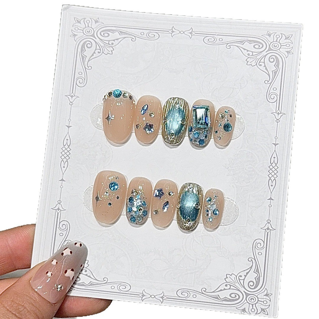 Glamouröse Kunstnagelspitzen mit Geschmücktem Design Karnz