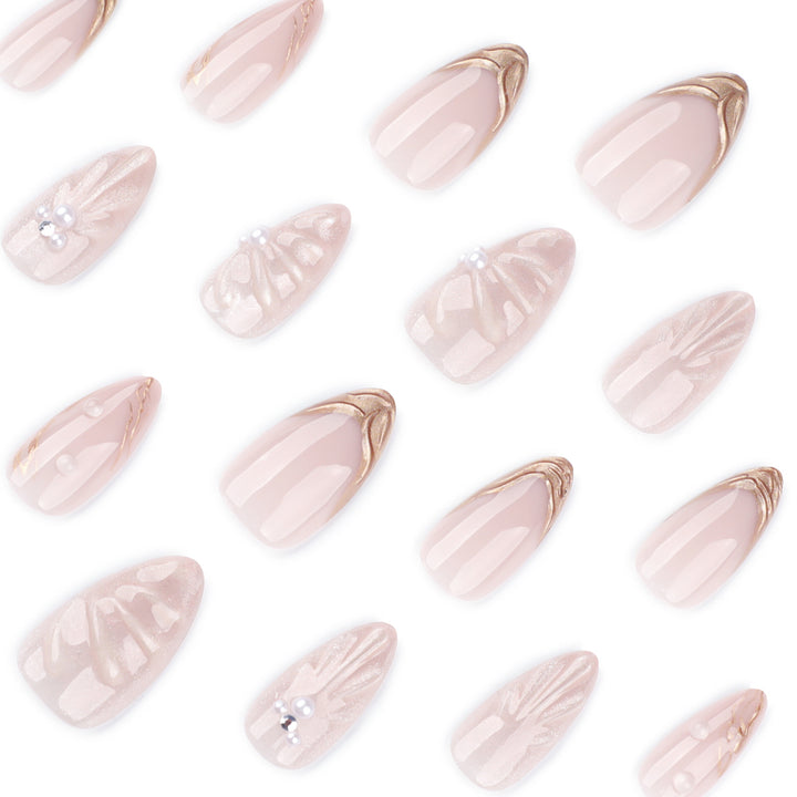 Kunstvolle Nail Art mit elegantem Relief-Design Karnz