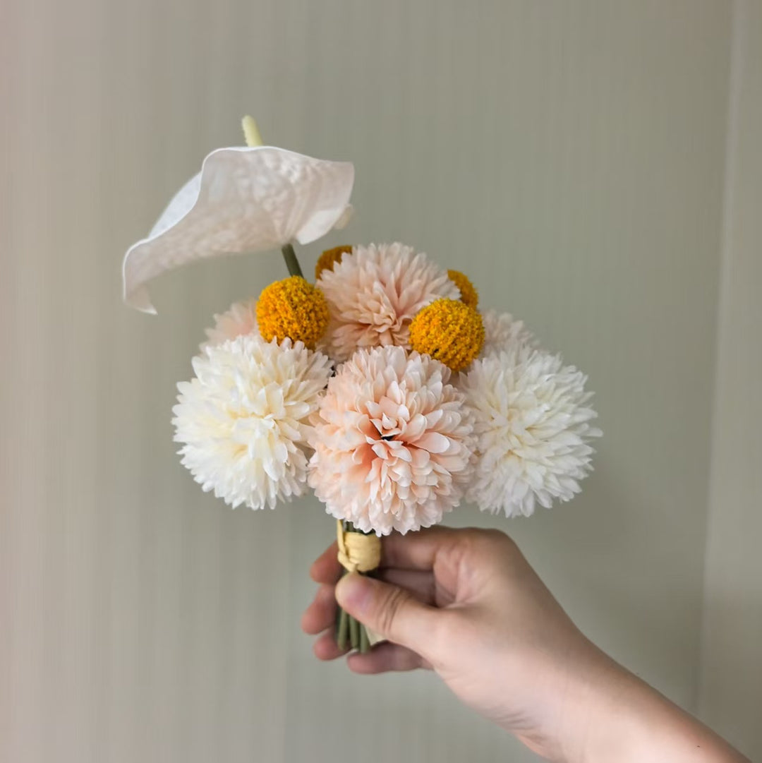 Dekorative künstliche Blumenarrangement