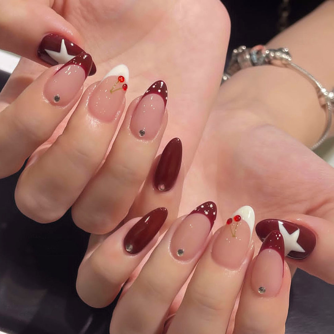 Kunstnagelset mit Sterne-Motiven Karnz
