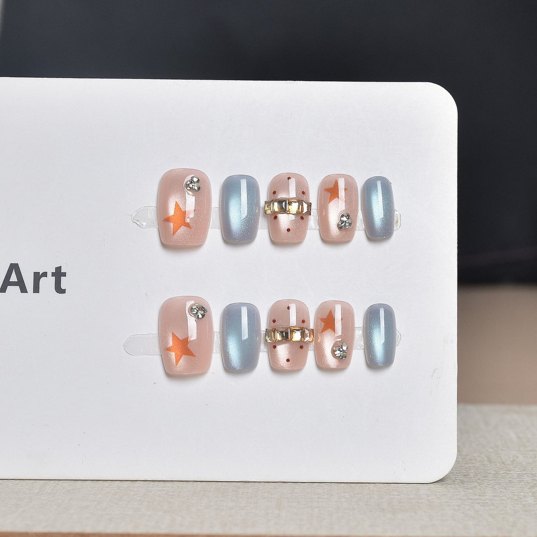 Dekoratives Press-On Nagelkunst-Set mit Strassakzenten Karnz