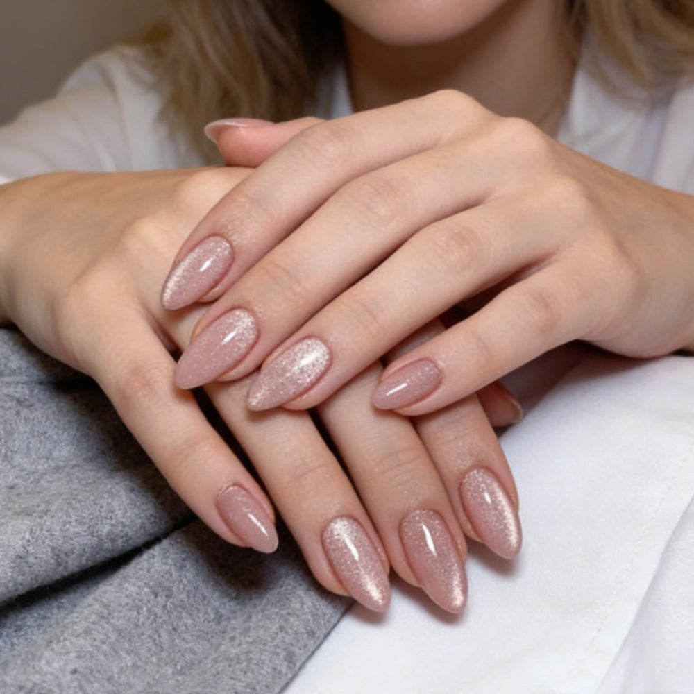 Kunstnägel mit Glitzerndem Finish und Elegantem Design Karnz