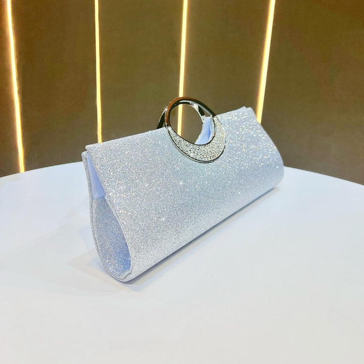 Glamouröse abendliche Clutch mit funkelnden Strasssteinen