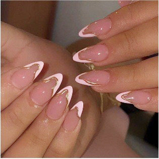 Elegantes French Tip Nagelkunstset Karnz