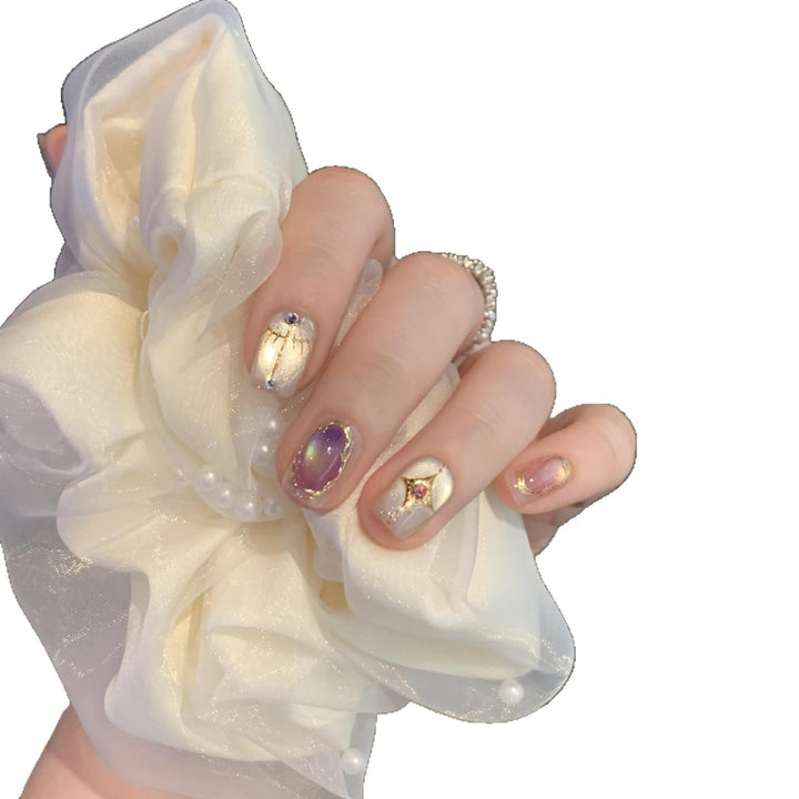 Elegante Kunstnagelset mit Glamourösen Strass- und Glitzerdetails Karnz