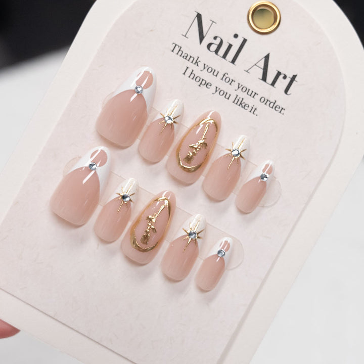 Elegante Stiletto Press-On Nägel mit künstlerischem Design
