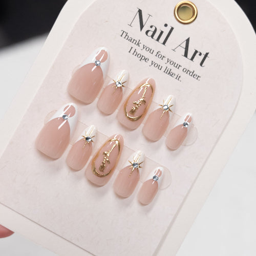 Elegante Stiletto Press-On Nägel mit künstlerischem Design