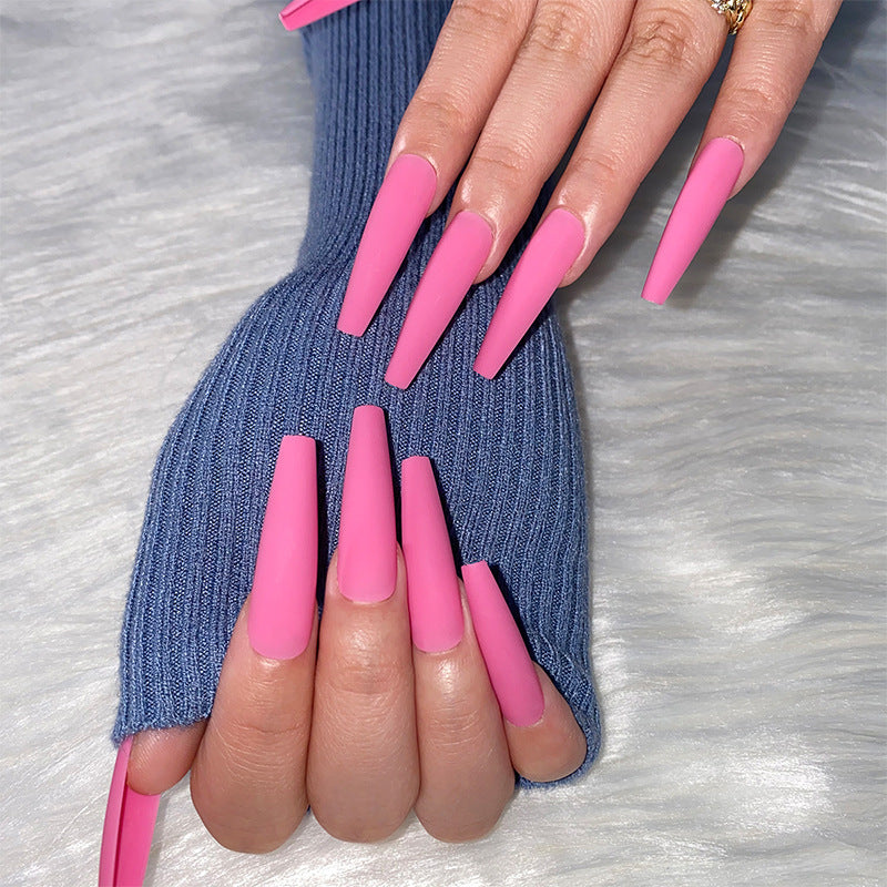 Künstliche Verlängerungen im trendigen Stiletto-Stil Karnz