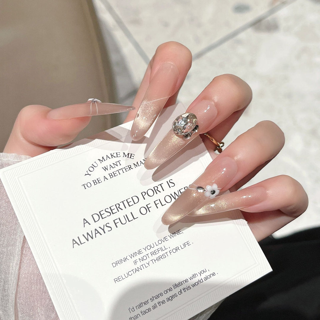 Elegante Acryl Press-On Nagelkunst Karnz