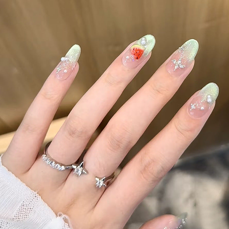 Dekoratives Press-On-Nagelset mit Frucht- und Edelsteinakzenten