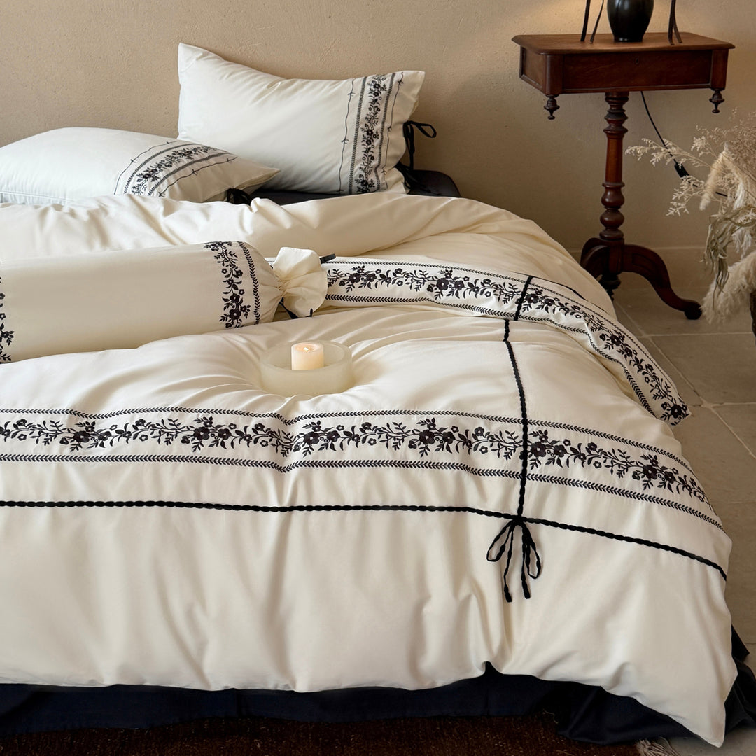 Luxuriös gesticktes Baumwoll-Bettbezug-Set mit Bolster und Kissenbezügen mit Bindeband