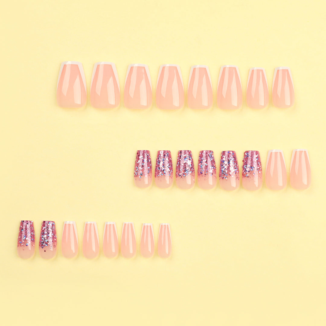 Glamouröse Glitzer-Nägel mit Eleganter French-Tip Karnz