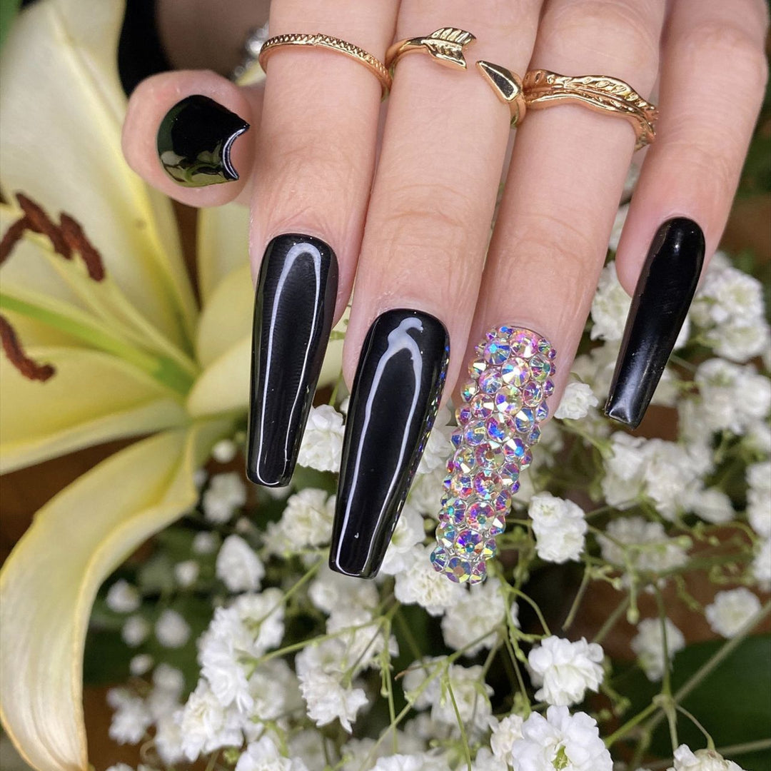 Glamouröse Stiletto Press-on-Nagelset mit Strassakzenten