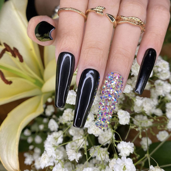 Glamouröse Stiletto Press-on-Nagelset mit Strassakzenten