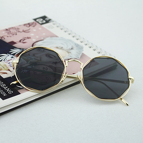 Damen Modische Achtkant-Sonnenbrille mit verspiegelten Gläsern Karnz