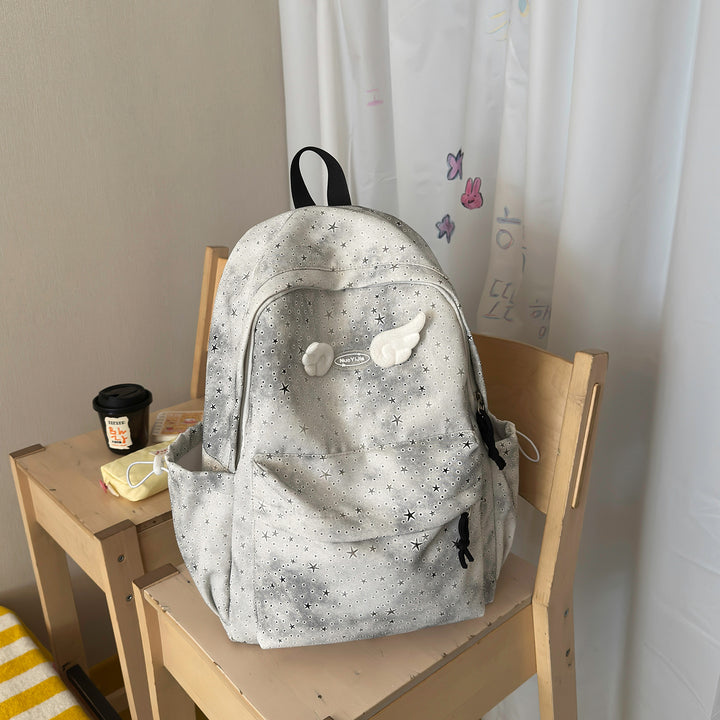 Funktionaler Rucksack mit dekorativen Flügelakzenten Karnz