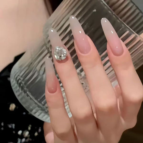 Kreatives Charakter-beschmücktes Press-On-Nagelset Karnz